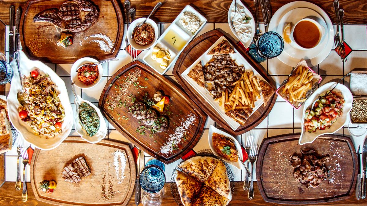 mancare-masa_52759100