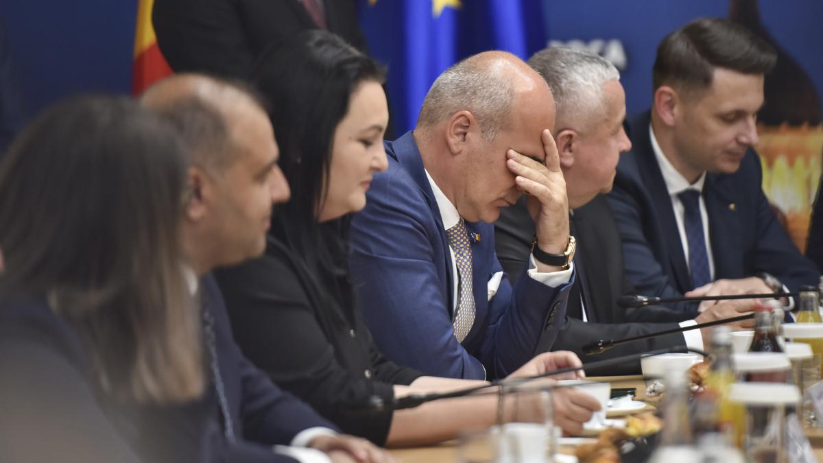 ciolacu-sa-l-ia-la-intrebari-pe-domnul-barbu--rares-bogdan--atacuri-in-rafala-bolos-trebuia-sa-taca--vorbesc-eu-pentru-el_67307600