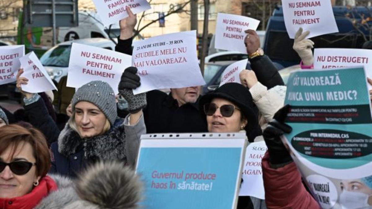 sute-de-medici--proteste-in-fata-caselor-de--asigurari-de-sanatate-din-mai-multe-judete_69297000