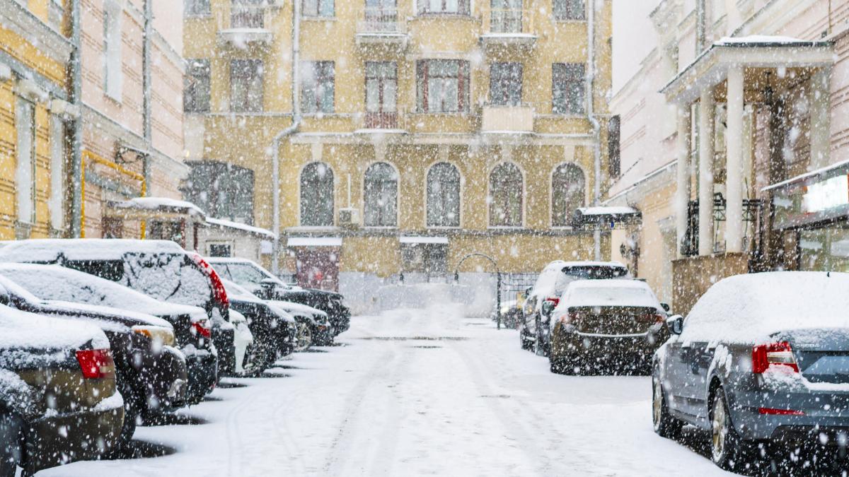 masini-parcate-oras-zapada_07913600