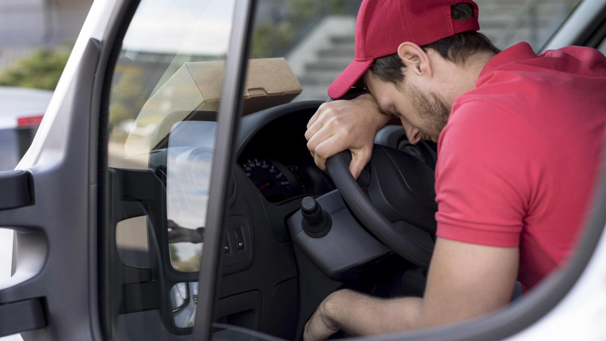 sofer-obosit-la-volan_45965400