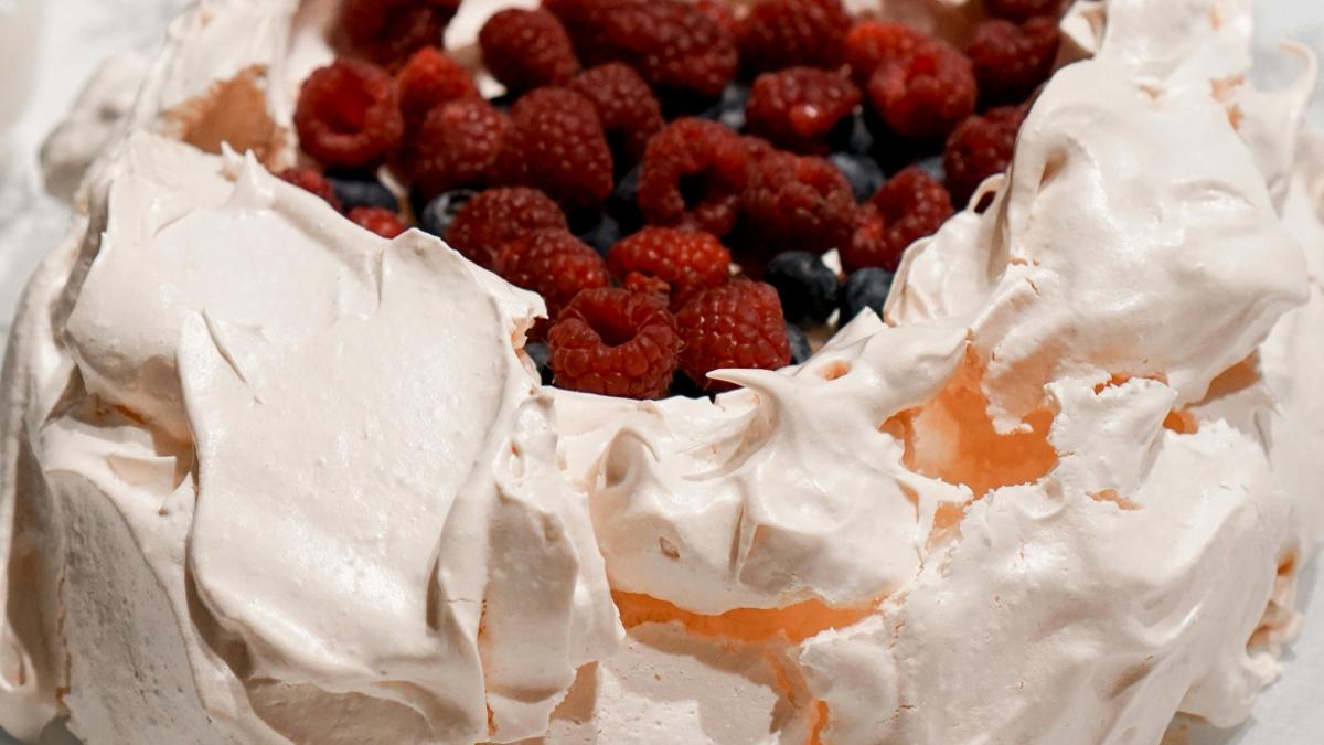 pavlova-dulciuri-pexels-sandra-filipe-6376845_12924600