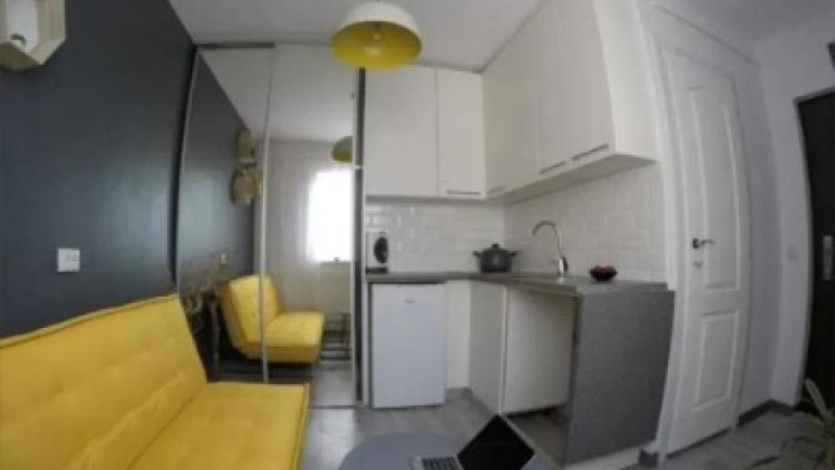 celebra-garsoniera-cu-canapea-galbena--din-nou-la-vanzare--pretul--un-prc-e2prc-80prc-9dchilipirprc-e2prc-80prc-9d-pentru-cluj-napoca-prc-e2prc-80prc-9dmai-rezista-pe-piataprc-e2prc-80prc-9d_12762500