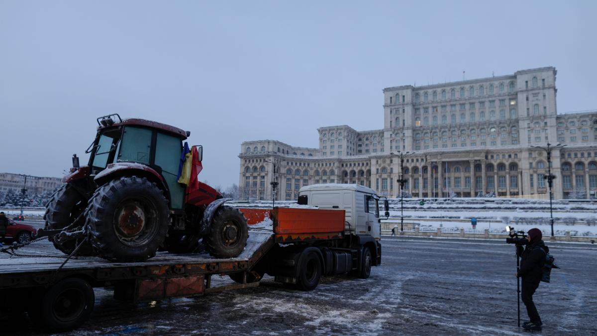 protest-fermieri-bucurest-tractor_43332200