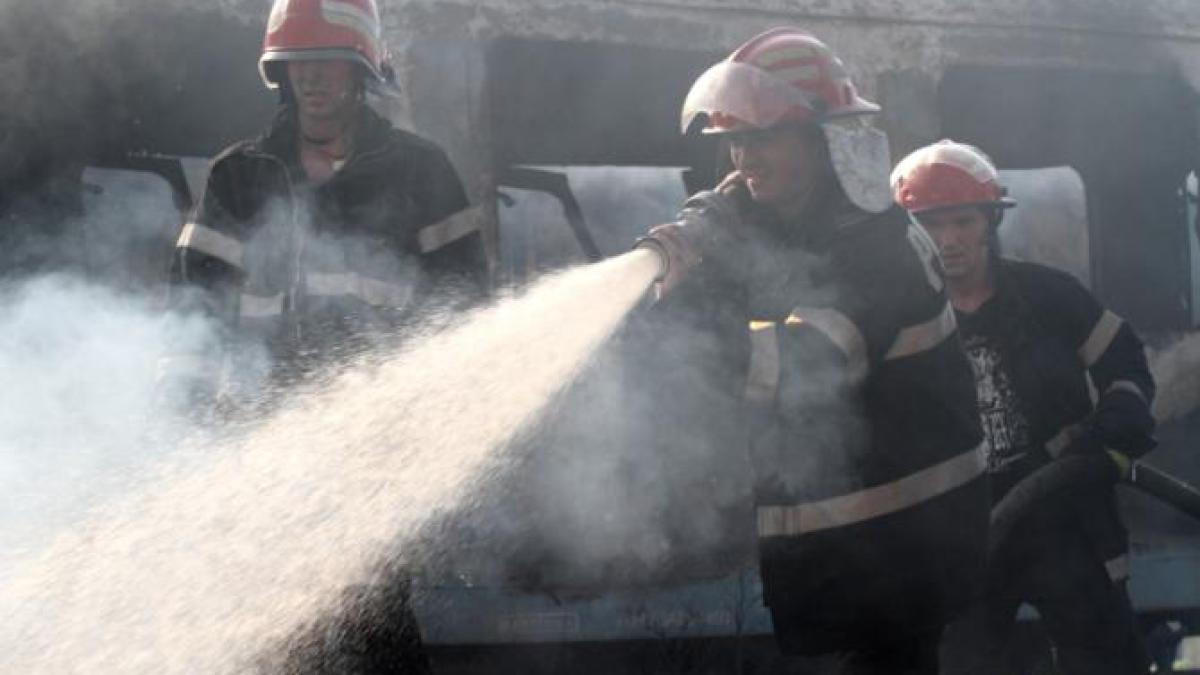 un-tren-cfr--care-face-legatura-intre-galati-si-cluj-napoca--a-luat-foc-in-mers_13133800