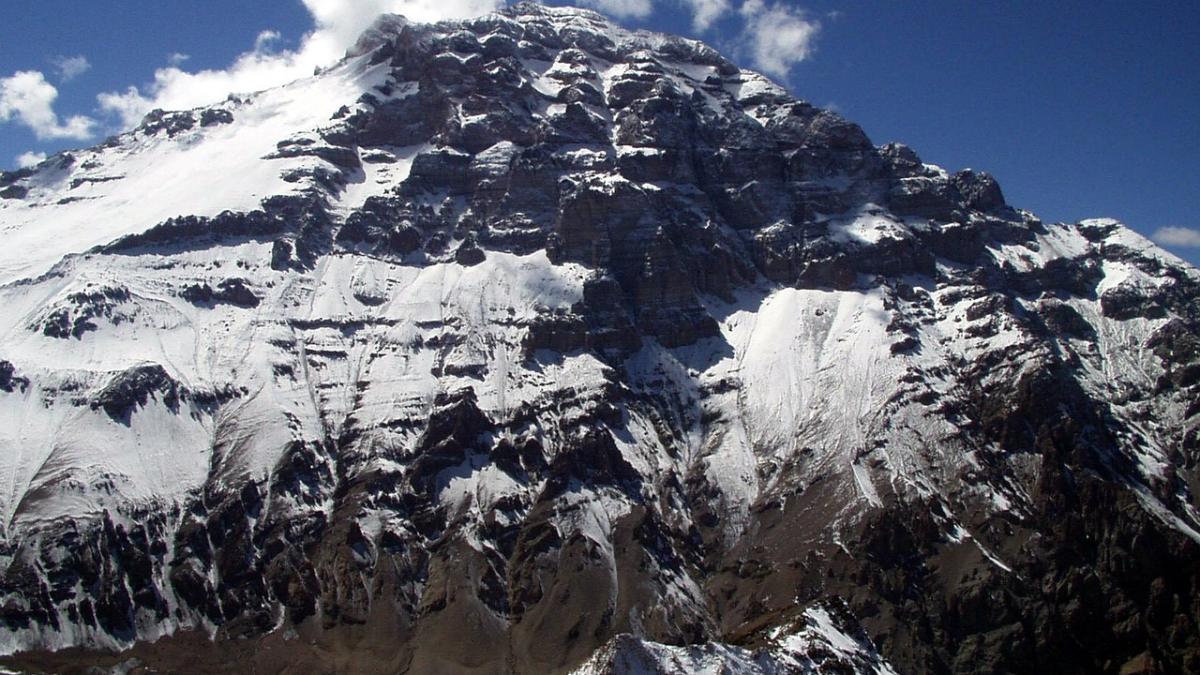 aconcagua-alpinista-moarta_04767400