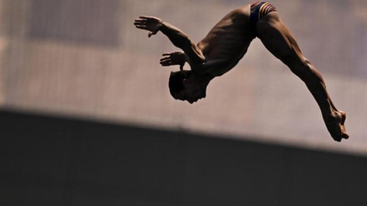 constantin-popovici--noul-campion-al-circuitului-mondial-de-sarituri-in-apa-de-la-mare-inaltime_13780600