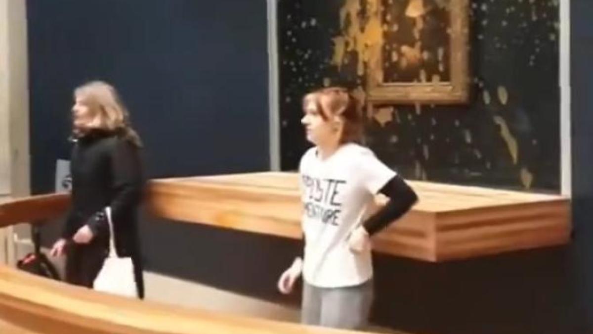 doua-activiste-de-mediu-au-aruncat-cu-supa-in-mona-lisa--video_63585800