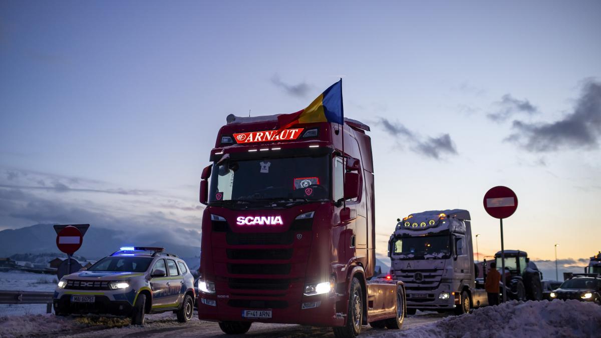 fermierii-si-transportatorii-din-brasov--trei-zile-de-protest-in-zona-centrala-a-orasului_86947700