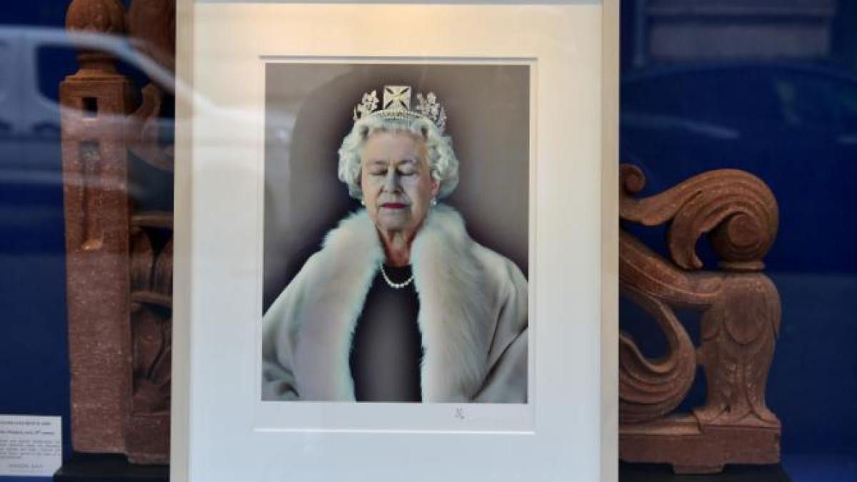 range-rover-ul-reginei-elisabeta-a-ii-a---completat-cu-modificari-regale---scos-la-vanzare_55349200