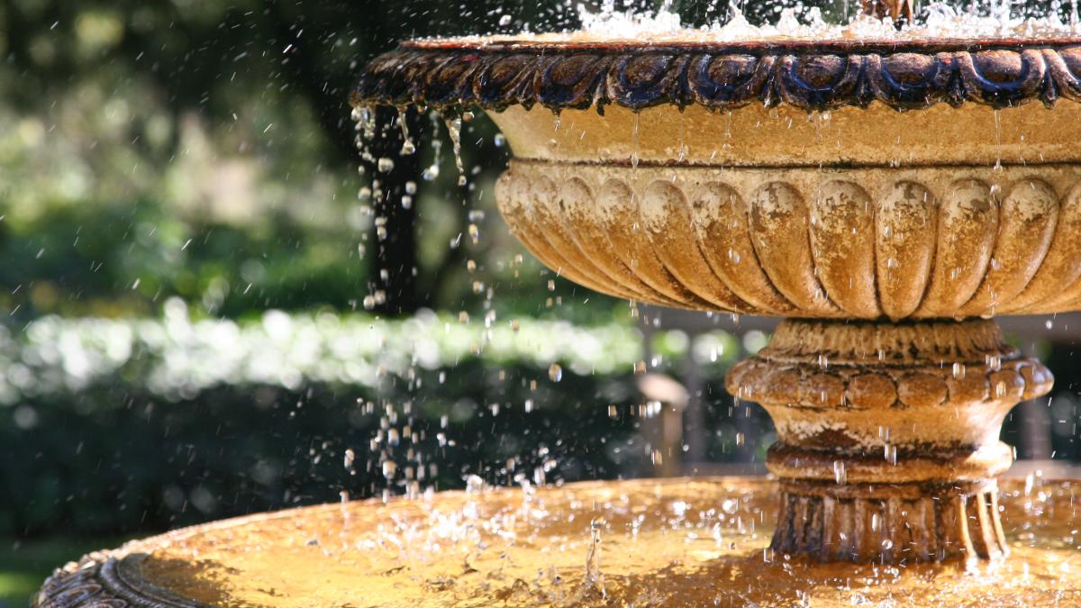 close-up-water-drops-fountain_64744900