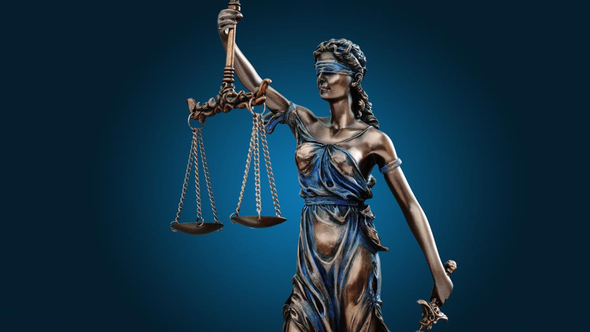 intrebarile-momentului-in-cazul-iulian-dumitrescu-cine-a-dat-informatii-pe-surse-din-dosar-sau-ce-faci-cu-o-casa-de-800-mp_60346800