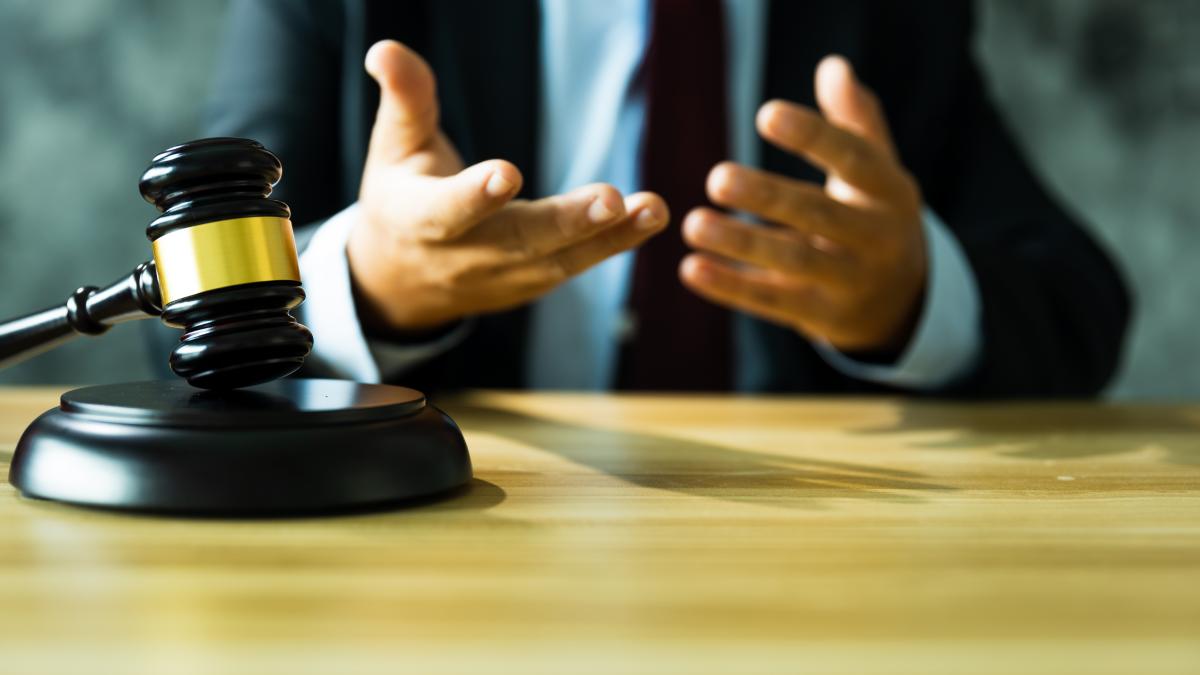 business-lawyers-_17291600