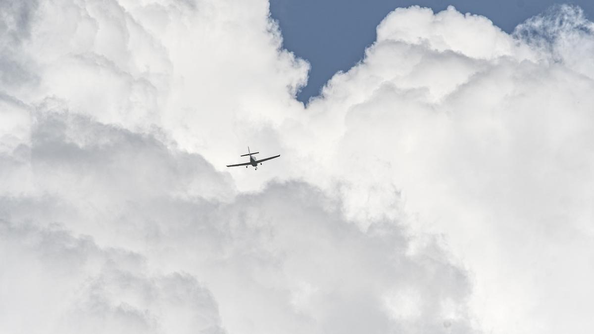 bucata-avion-loc-de-joaca_47901900