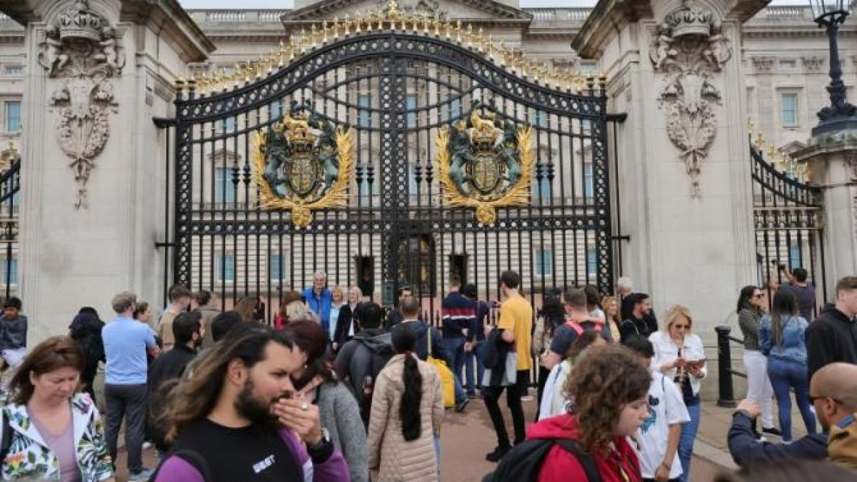 printul-harry--la-clarence-house-pentru-a-si-vedea-tatal---la-o-zi-dupa-ce-a-fost-dezvaluit-diagnosticul-de-cancer-al-regelui_51768400