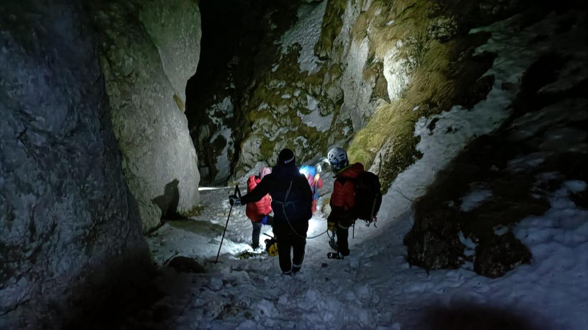 o-turista-din-cehia--la-un-pas-de-moarte-in-muntii-piatra-craiului-_21024300