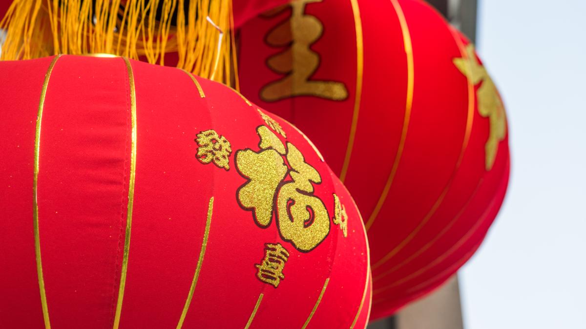 detail-chinese-red-lanterns_18960400