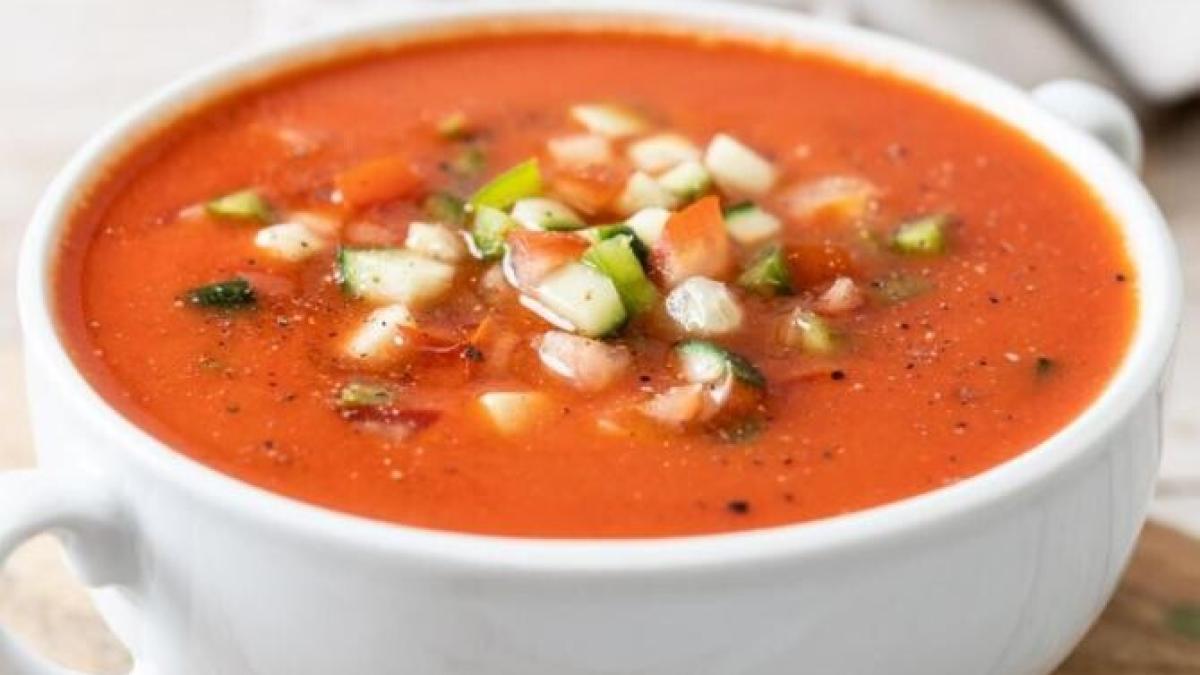 gazpacho--o-supa-rece--ideala-in-zilele-caniculare--reteta-este-uimitor-de-usoara_73796600