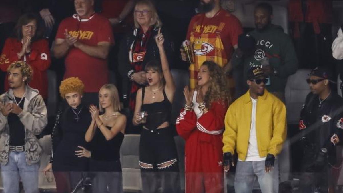 taylor-swift-si-beyonce-au-prc-e2prc-80prc-9dfuratprc-e2prc-80prc-9d-spectacolul-de-la-super-bowl_49431900