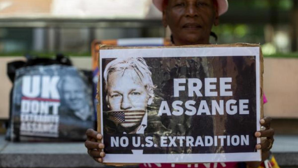 un-artist-si-a-anuntat-planurile-de-a-distruge-capodoperele-lui-picasso--rembrandt-si-warhol-cu-acid-daca-ziaristul-julian-assange-moare-in-inchisoare_08954400