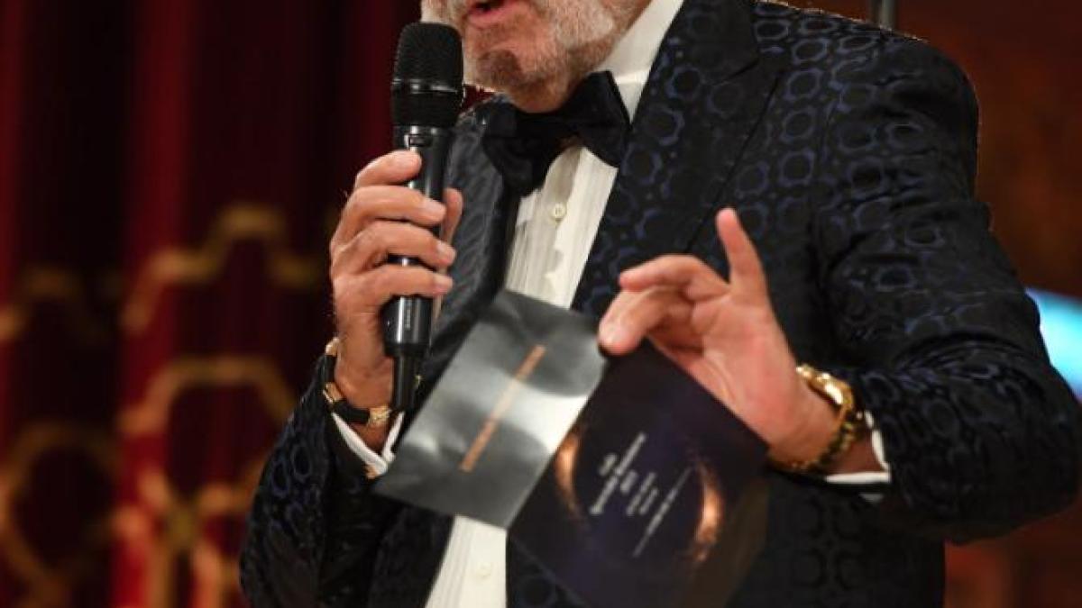 intarzierea-la-un-eveniment-important-l-a-facut-pe-tiriac-sa-spuna-ca-prc-e2prc-80prc-9dromanii-au-prea-multi-baniprc-e2prc-80prc-9d_62646300