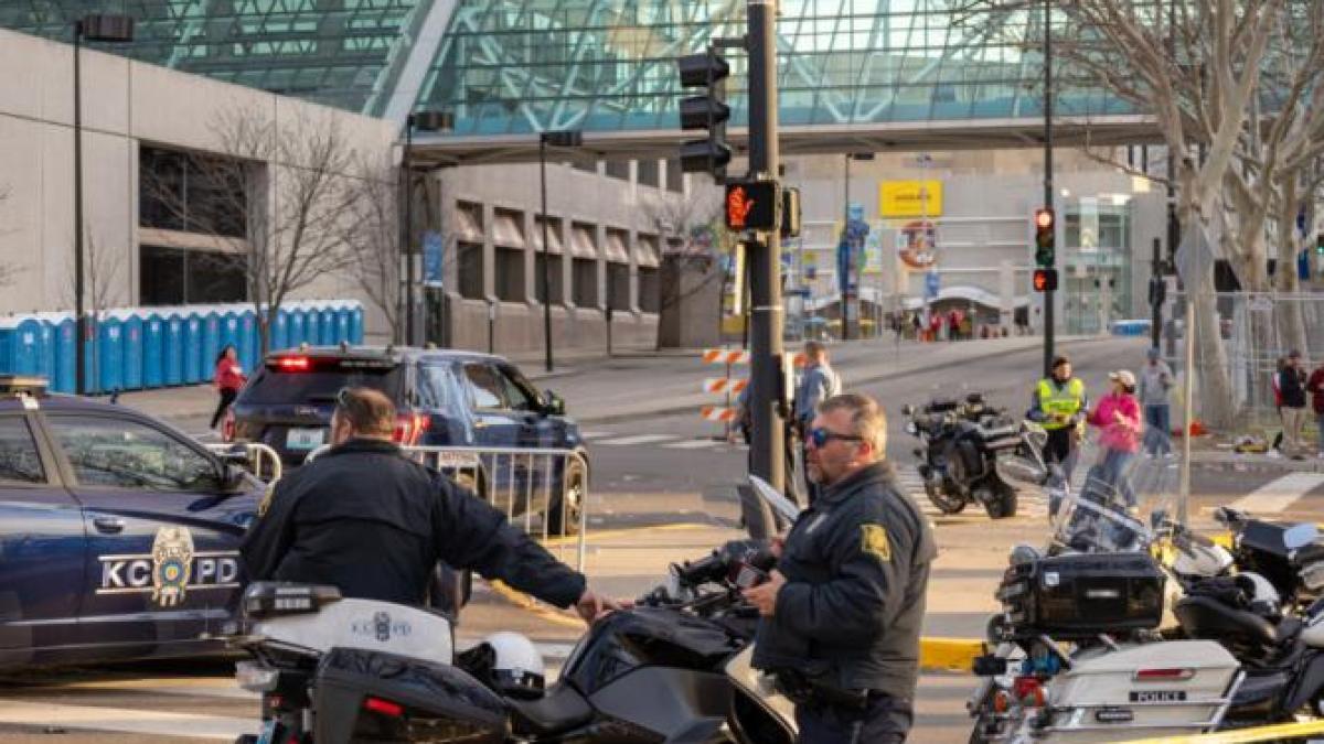 doi-tineri-inculpati-in-legatura-cu-impuscaturile-de-la-parada-echipei-kansas-city-chiefs-dupa-victoria-la-super-bowl_49796400