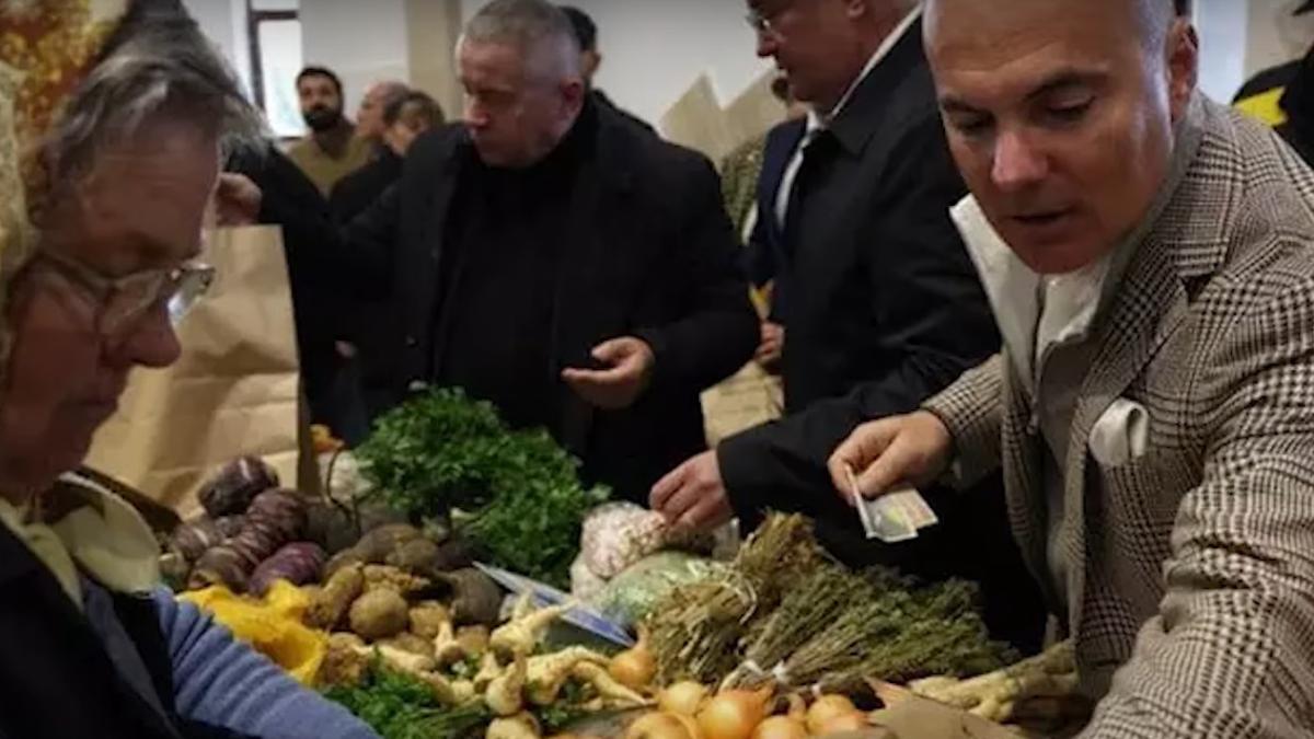 rares-bogdan-in-piata_49992000