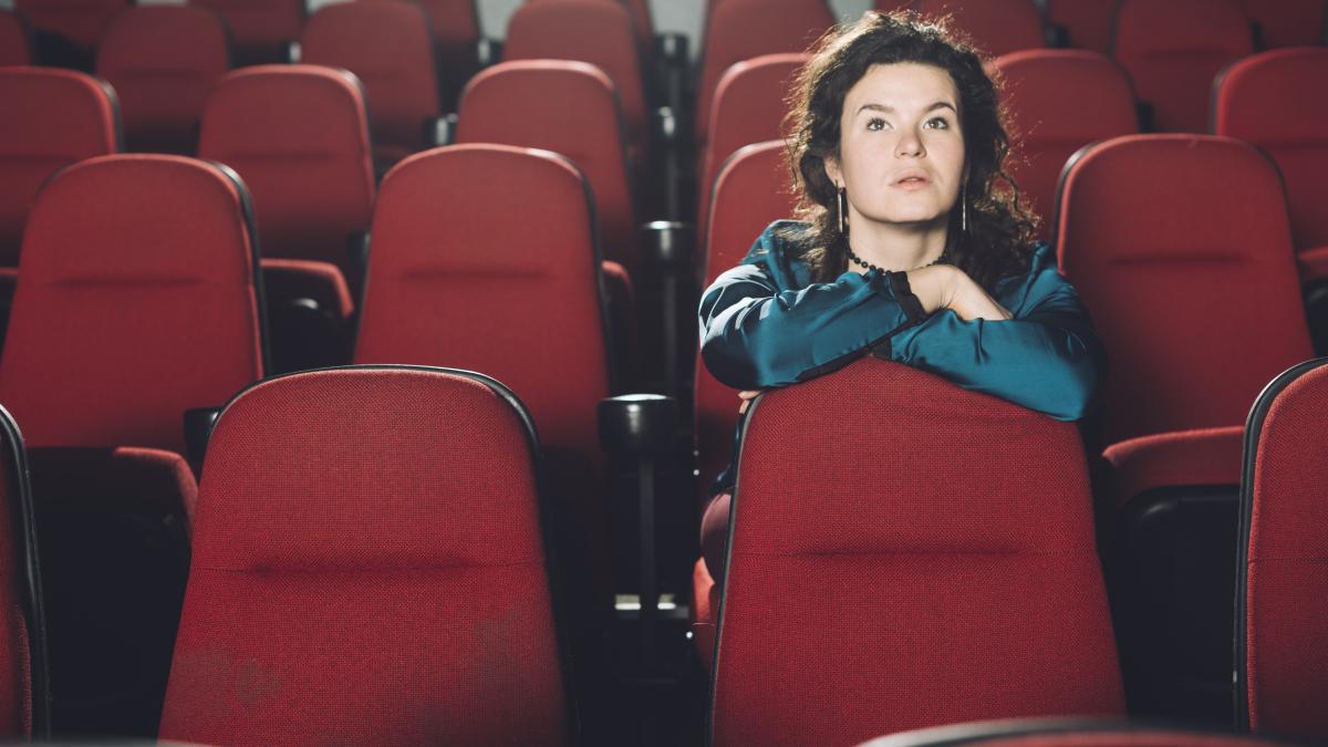 singur-in-teatru_29018200