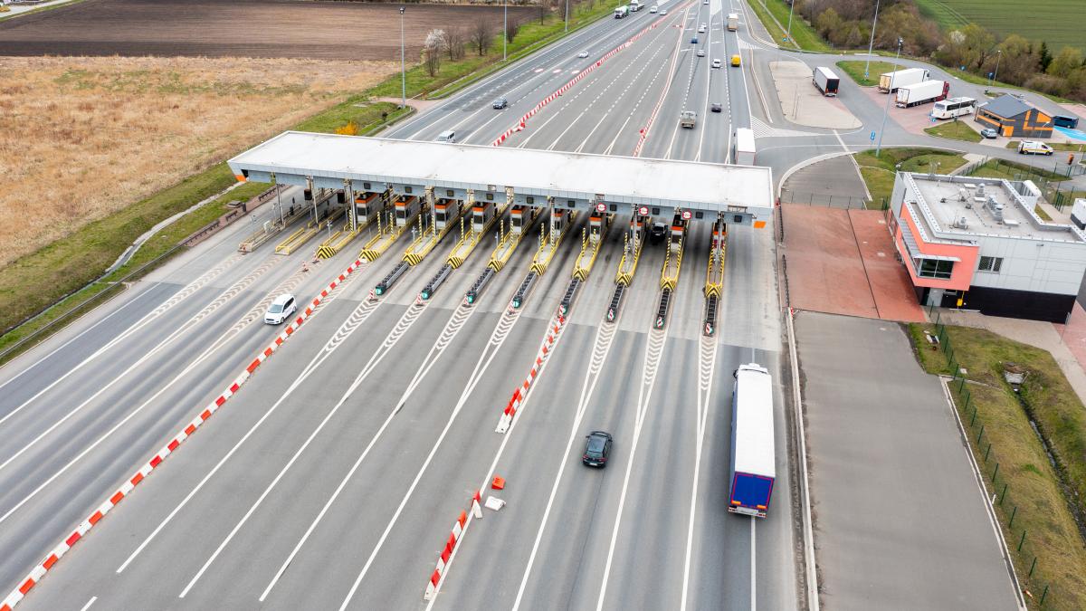 metoda-inedita-prin-care-migrantii-ilegali-incearca-sa-intre-in-croatia_20569200