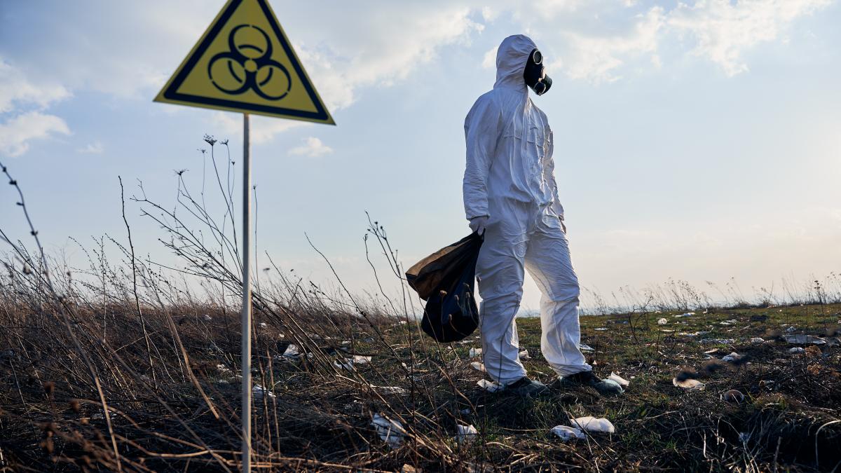 scurgeri-radioactive--intr-o-curte_32066300