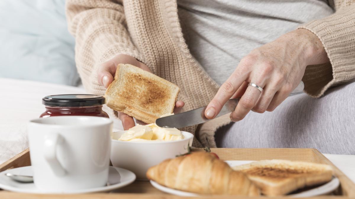 5-motive-pentru-care-sa-nu-mai-mananci-paine-pe-stomacul-gol_67487400