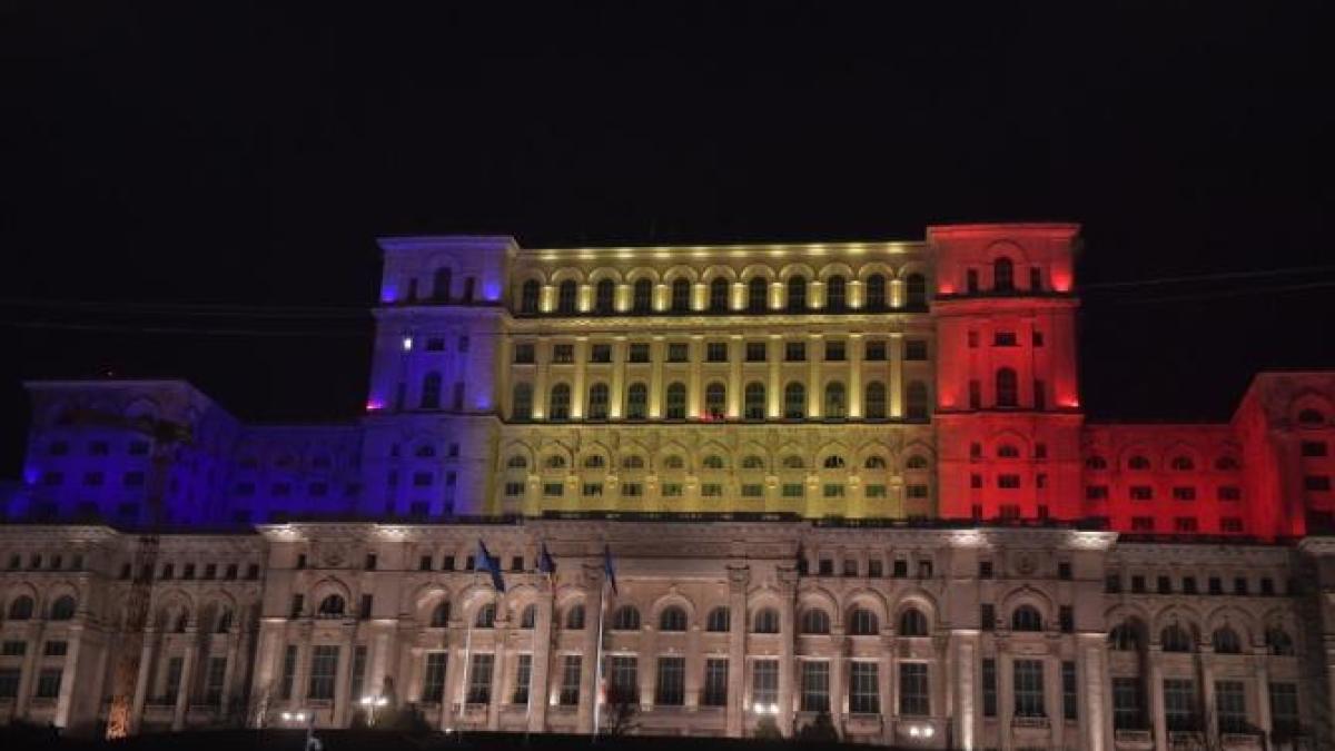 palatul-parlamentului-iluminat_14654300