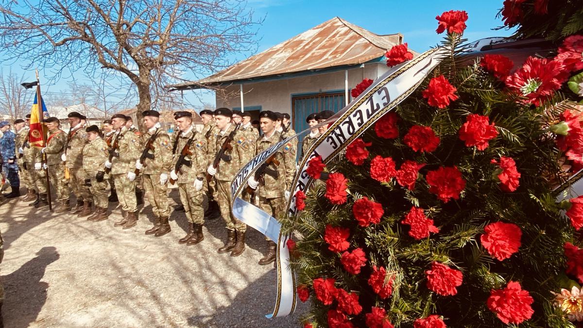 campionul-olimpic-vasile-diba-a-fost-inmormantat-cu-onoruri-militare--la-jurilovca--satul-sa-natal-1_01741600