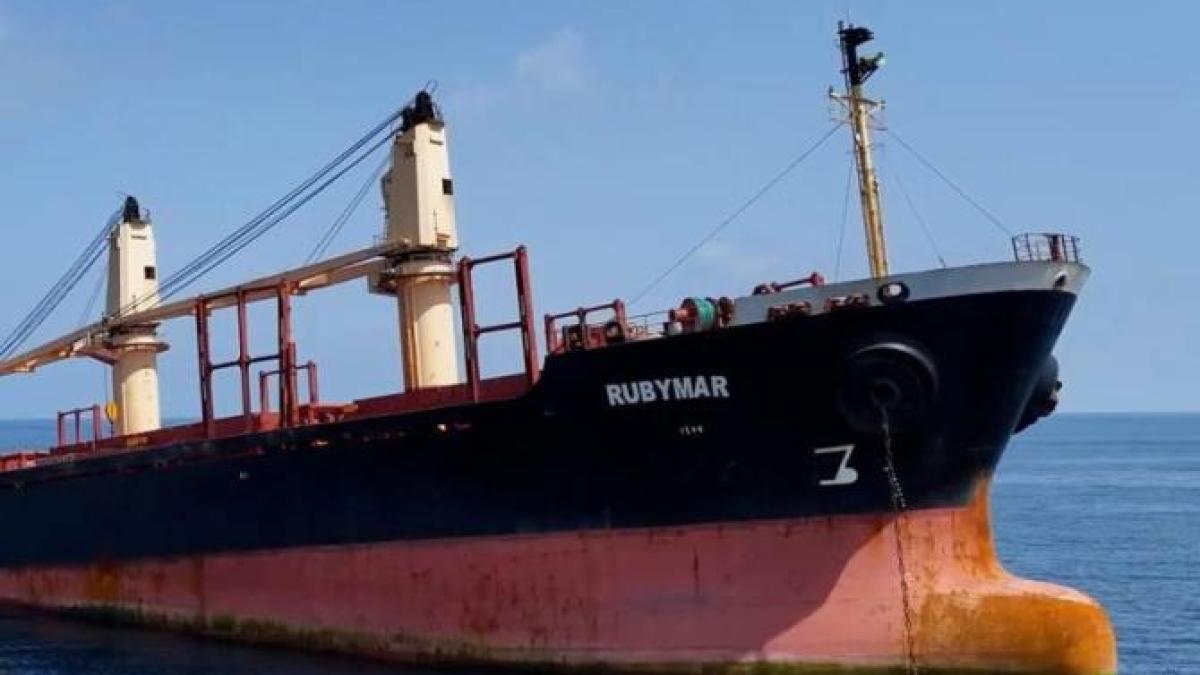 nava-britanica-pluteste-in-deriva-in-marea-rosie-dupa-un-atac-houthi--marina-americana-ofera-ajutor_56754000