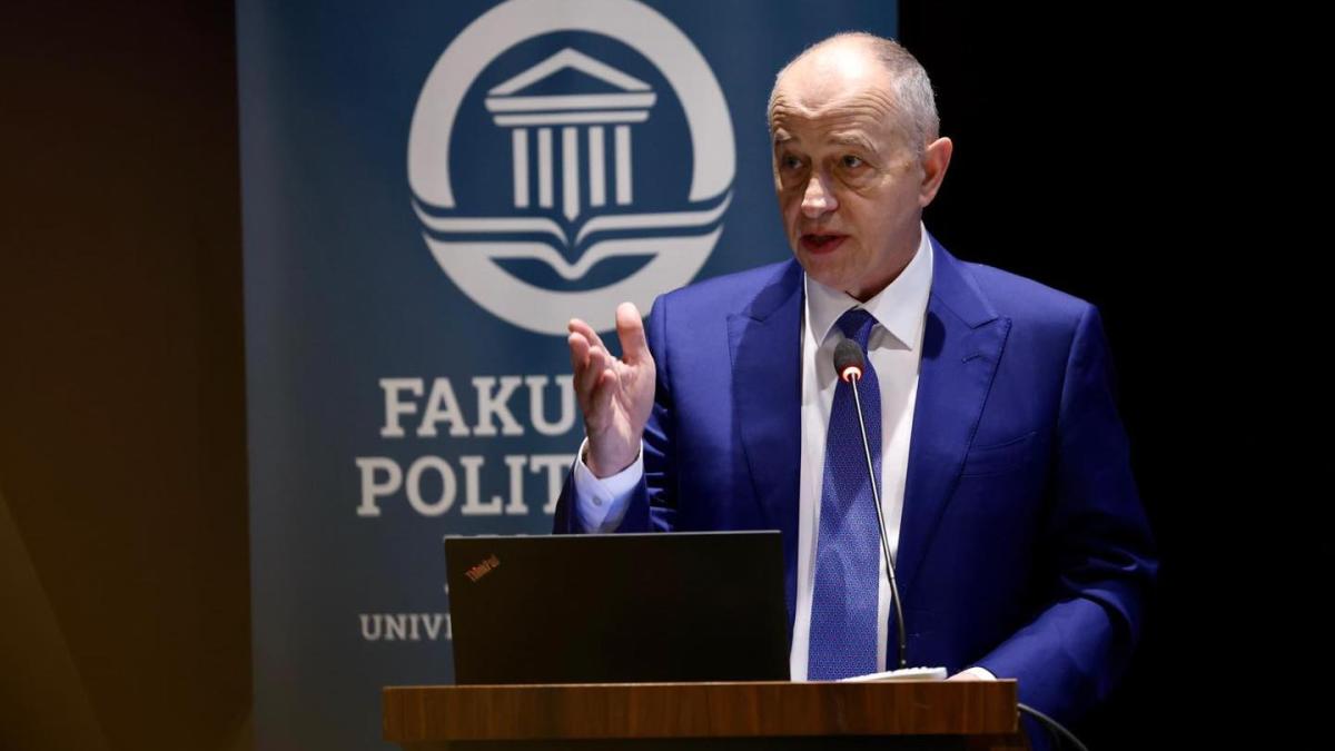 geoana--dupa-ce-trump-a-incurajat-rusia-sa-faca-ce-vrea-cu-tarile-din-nato-care-nu-cheltuiesc-suficient-pentru-aparare-sua-vor-avea-nevoie-de-toti-aliatii-sai_97966100