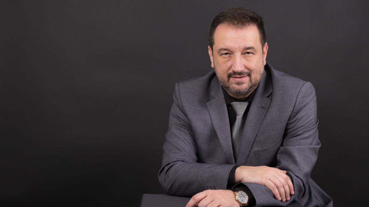 doliu-in-presa-prahoveana--jurnalistul-daniel-dimache-a-murit-la-numai-54-de-ani_09263800