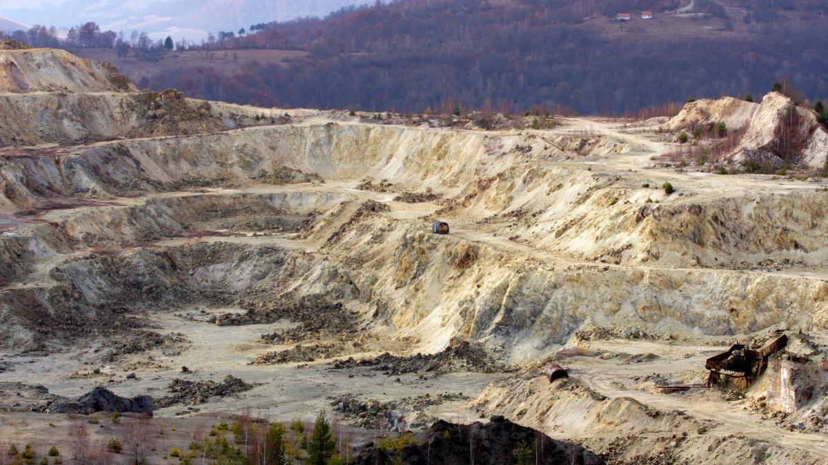 exploatarea-de-la-rosia-montana-se-impiedica-de-statutul-unesco--exemplul-docurilor-din-liverpool_95195000