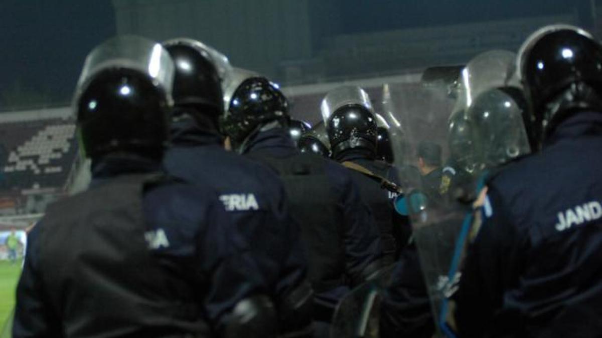 incidente-inainte-de-meci--dar-si-pe-stadionul-arcul-de-triumf-intre-suporterii-dinamo-si-uta-arad_81513000