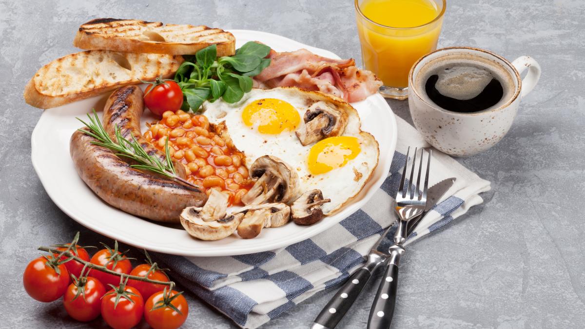 mic-dejun-englezesc-pentru-zile-de-weekend-savuroase--cum-se-prepara_37583800