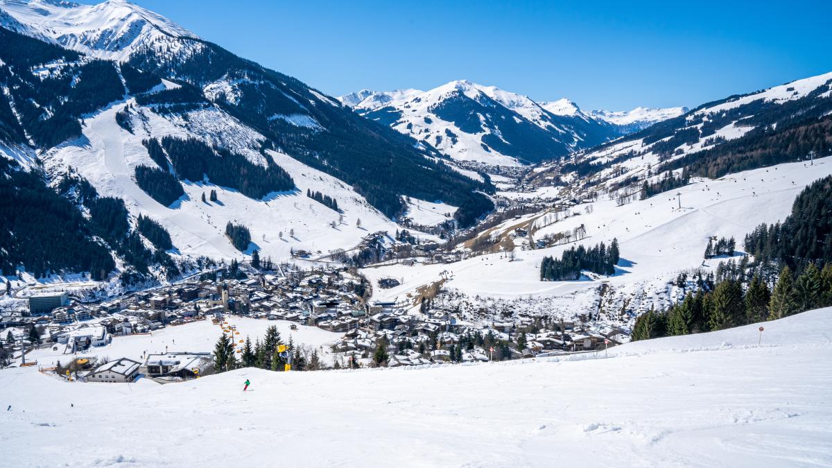 politia-elvetiana-investigheaza-un-magazin-de-schi-din-davos-din-cauza-unui-semn-pe-care-scria-fara-echipament-pentru-evrei_52975000