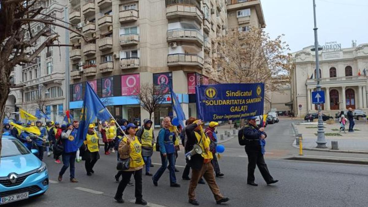 angajati-din-sanatate--protest-in-fata-guvernului---din-cauza-salariilor--se-ameninta-cu-greva-6_86423300