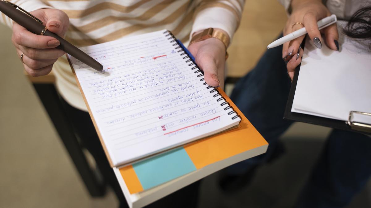 cuvantul-din-limba-romana-care-contine-litera-j-de-patru-ori_31903700