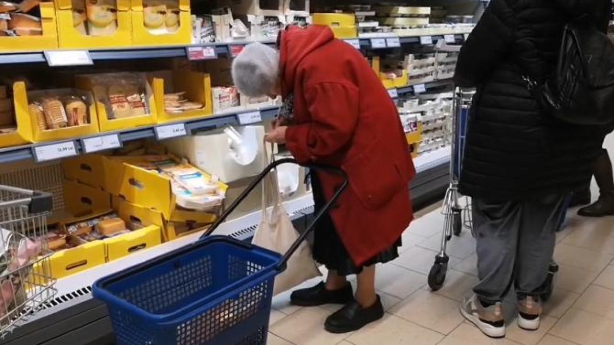 mamaita-in-supermarket_84720400