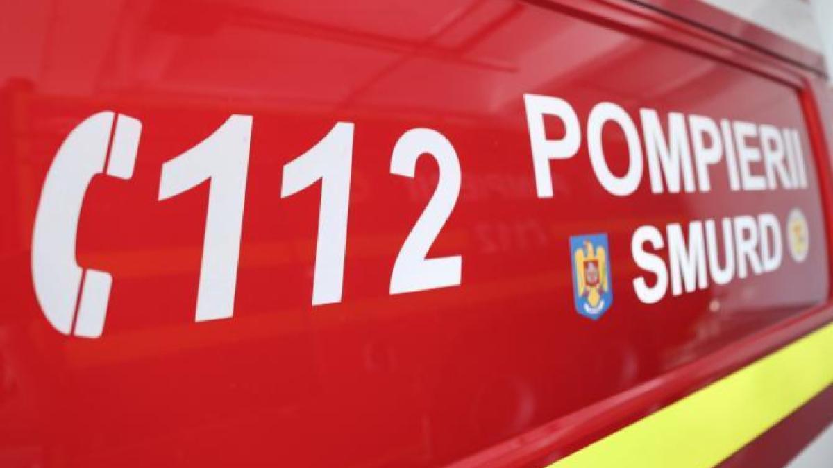 zeci-de-elevi-de-la-un-liceu-din-timisoara--evacuati-din-cauza-unui-incendiu-pronit-de-la-un-corp-de-iluminat_60477800