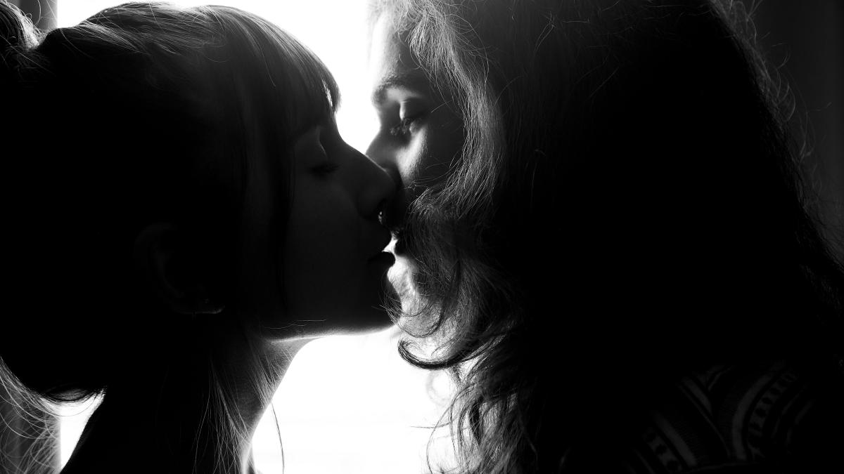 sarut-femei_40574700