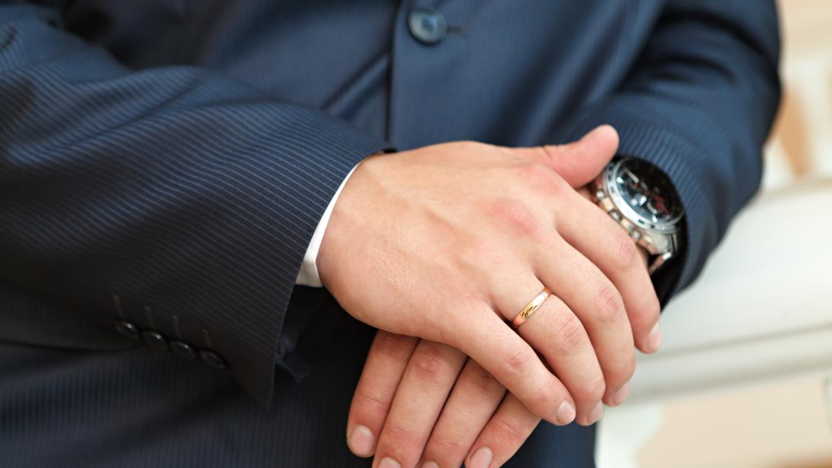 german-care-si-a-inscenat-moartea--dat-de-gol-de-o-sclipirea-verighetei--a-fost-condamnat-la-ibchisoare_62379500