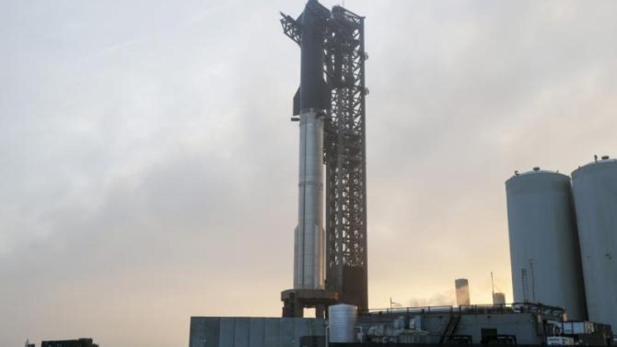 o-racheta-gigantica-a-companiei-lui-elon-musk-a-decolat-in-cel-mai-reusit-test-de-lansare-de-pana-acum_17610100