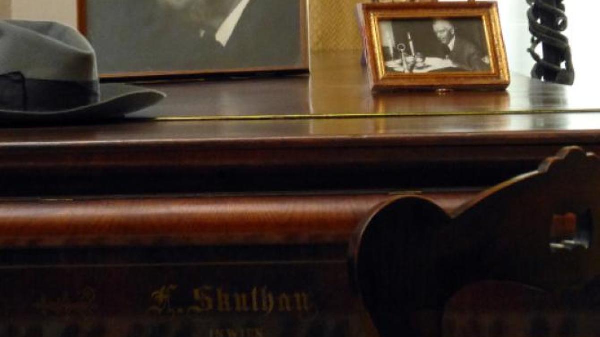 sadoveanu--caz-scandalos--razvan-voncu-ar-fi-semnat-condamnari-la-moarte_43900400