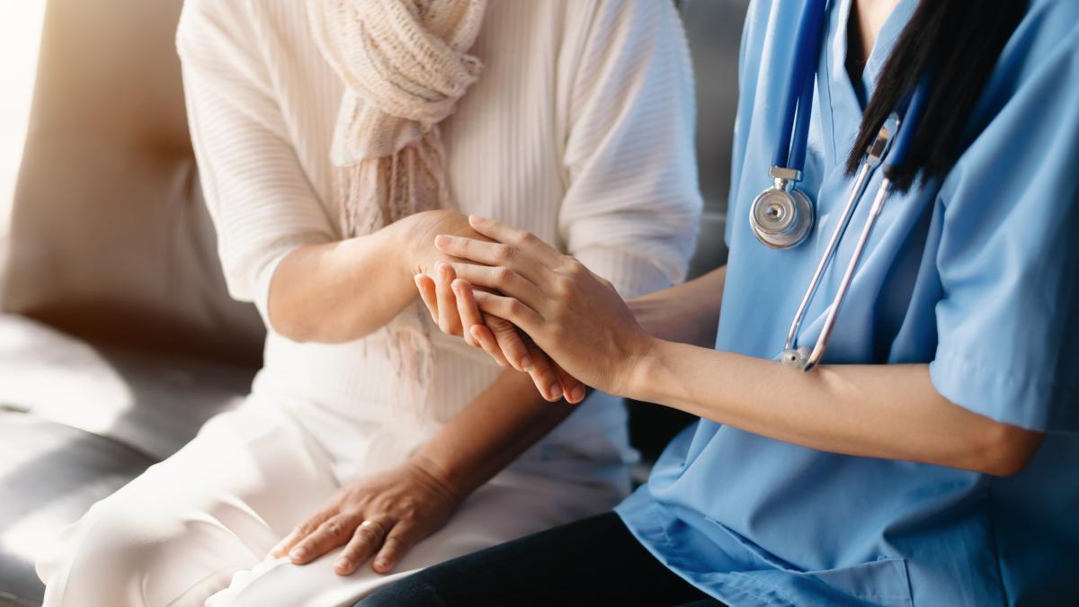 de-ce-se-ajunge-la-prc-e2prc-80prc-9ddezumanizareaprc-e2prc-80prc-9d-medicilor-oncologici--dr--crina-veres-suntem-priviti-ca-dumnezeu-1_41520300