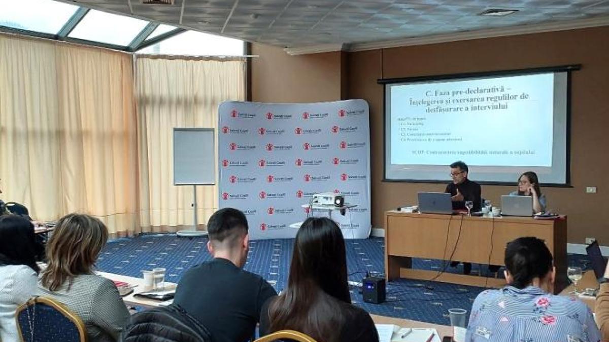 foto-salvati-copiii_formare-politisti-audierea-minorului_23596800